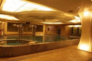 万憬假日温泉会馆